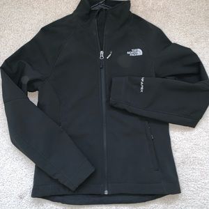 North face woman’s windbreaker jacket